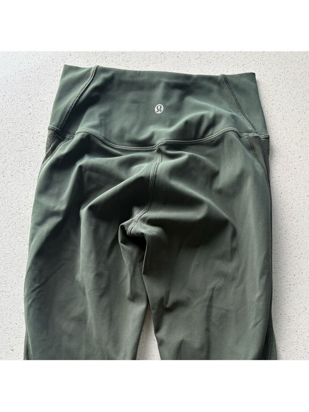 Lululemon Forest Green capri pants ladies size 4